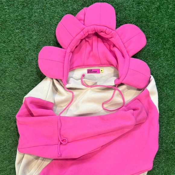 Tyler McGillivary Flower Hoodie Pullover Sweatshirt Pink Medium NWOT - Picture 1 of 2